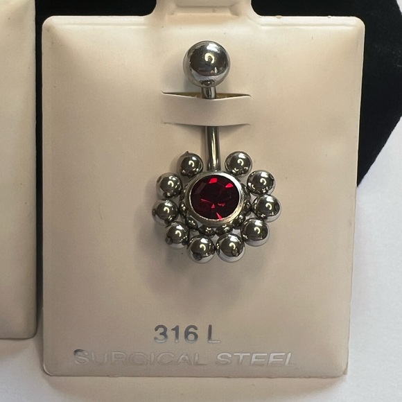 Y2K Navel Piercing – Brand New, 316L Surg‑Steel Sunburst Design with Red CZ - Picture 4 of 5